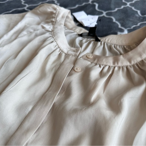 💥SALE💥Banana Republic Volume Balloon Sleeve Satin Blouse Oyster Pearl XL - Picture 8 of 11